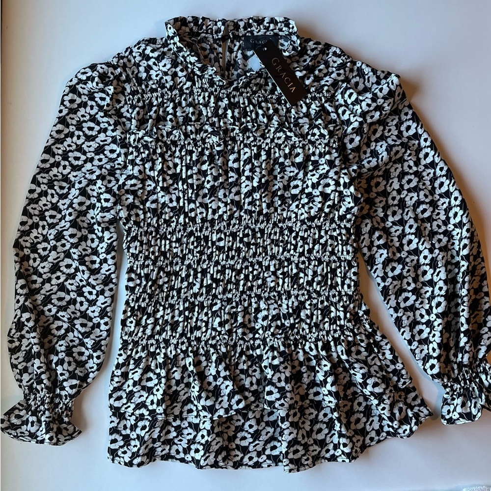Gracia Monochrome Floral Blouse NWT Size Small - Picture 3 of 8